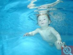 child_underwater_2.jpg