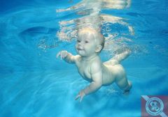 child_underwater_7.jpg