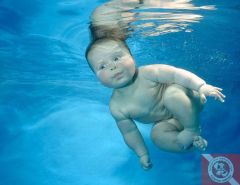 child_underwater_12.jpg